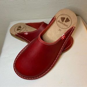 Duck Feet mule size 39 (8-8.5) in red